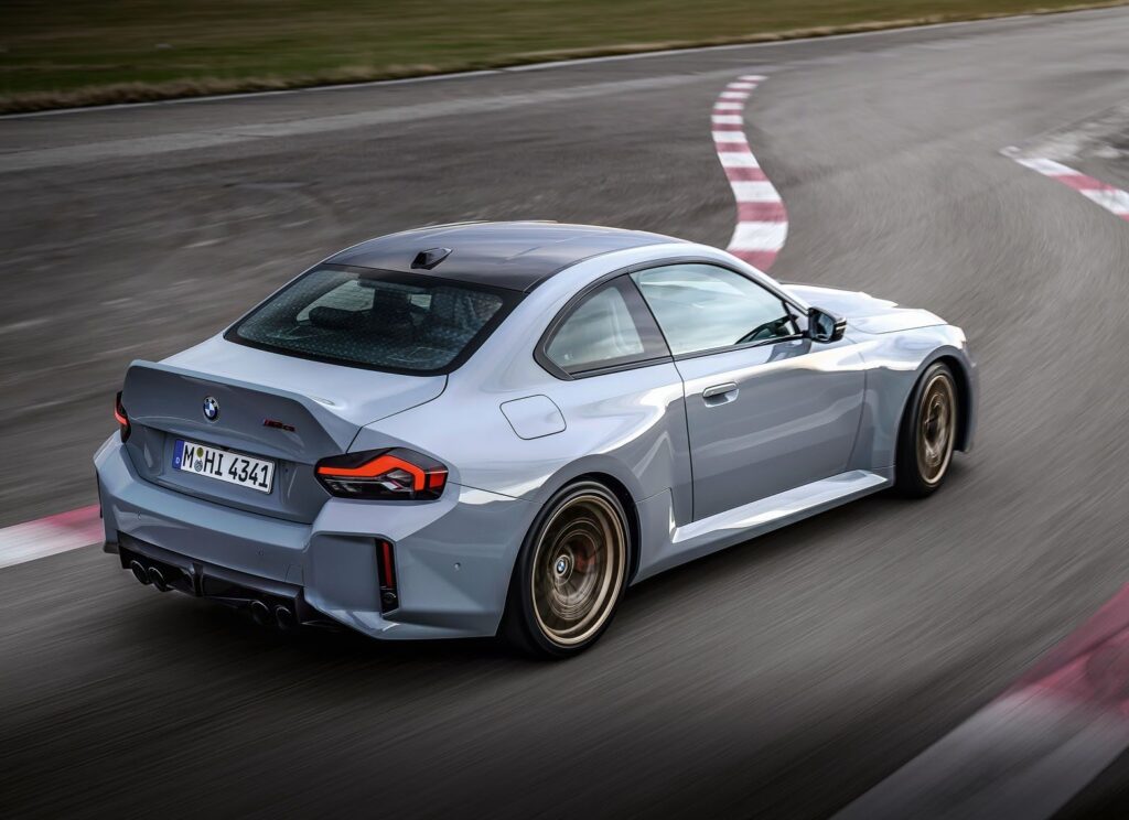 BMW M2 CS eleva seu patamar nas pistas com 530 cv e freios de carbono