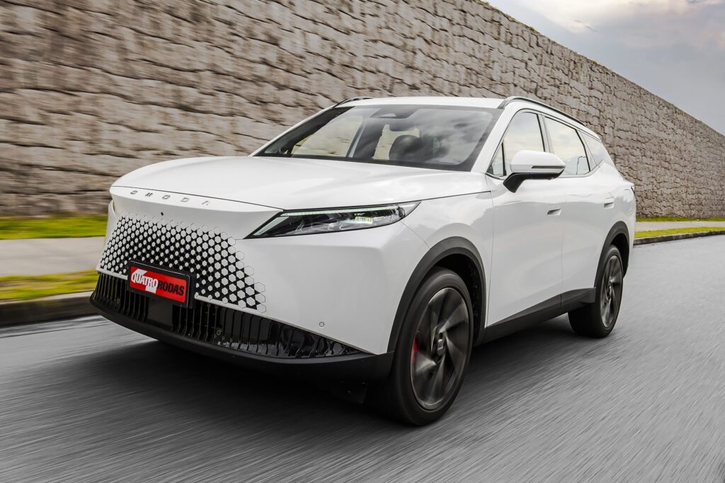 Omoda 7 HEV: nova versão híbrida de entrada tem 217 cv e faz 20,4 km/l; veja quando estreia no Brasil